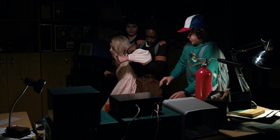 Stranger_Things_S01E04_mp42504.jpg