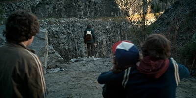 Stranger_Things_S01E06_mp48177.jpg