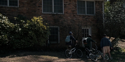 Stranger_Things_S01E06_mp48444.jpg