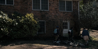 Stranger_Things_S01E06_mp48445.jpg